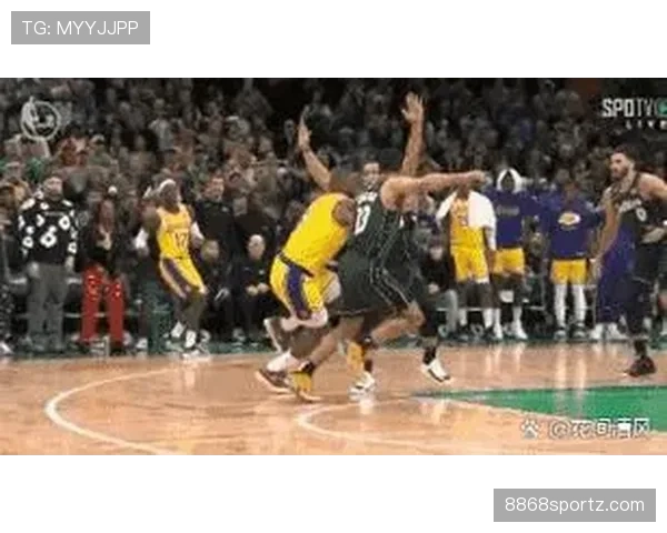 拉人犯规的判罚标准及裁判判定关键规则解析